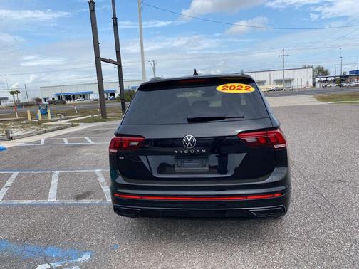 2022 Volkswagen Tiguan 2.0T SE R-Line Black