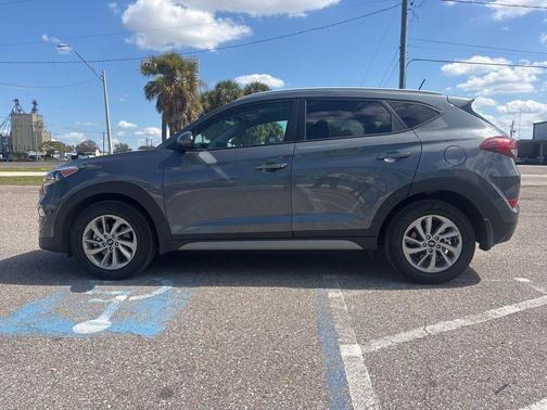 2017 Hyundai TUCSON SE