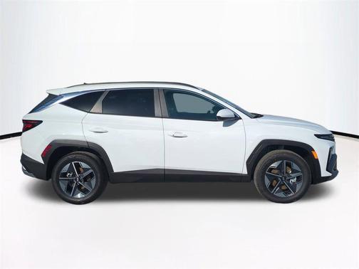 White Pearl 2026 Hyundai TUCSON Hybrid SEL