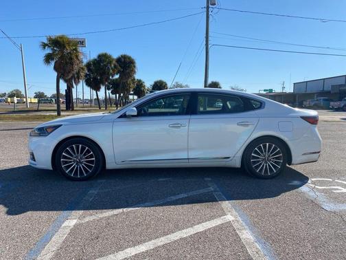 2017 Kia Cadenza Premium