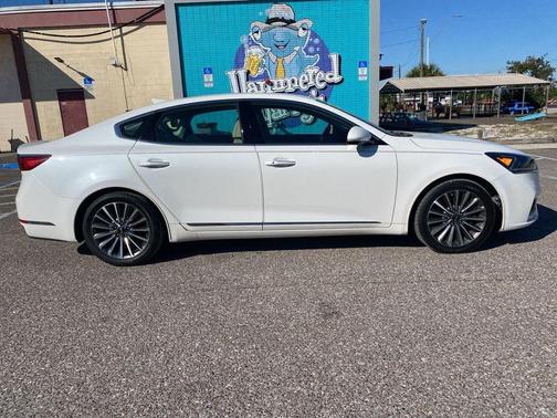 2017 Kia Cadenza Premium