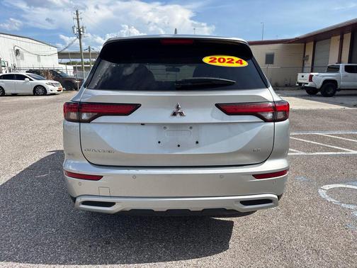 Alloy Silver Metallic 2024 Mitsubishi Outlander SE S-AWC