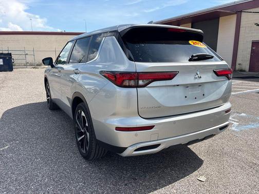 Alloy Silver Metallic 2024 Mitsubishi Outlander SE S-AWC