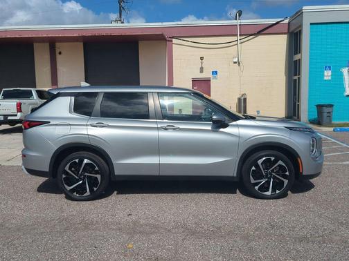 Alloy Silver Metallic 2024 Mitsubishi Outlander SE S-AWC