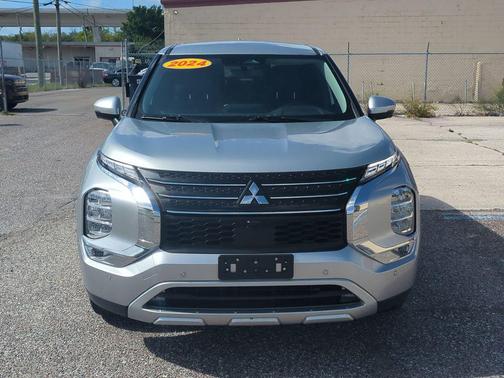Alloy Silver Metallic 2024 Mitsubishi Outlander SE S-AWC