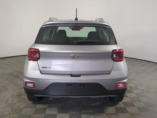 Shimmering Silver 2024 Hyundai VENUE SEL