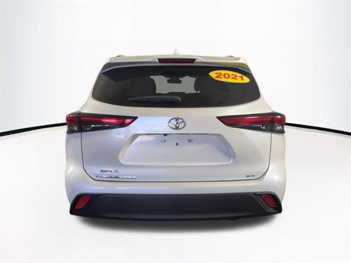 Blizzard Pearl 2021 Toyota Highlander XLE