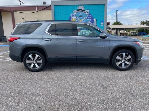 2021 Chevrolet Traverse LT Leather