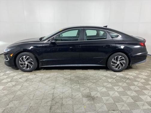 2022 Hyundai SONATA Hybrid Base