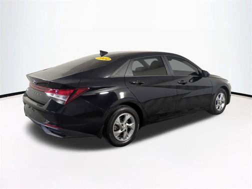 2022 Hyundai ELANTRA SE