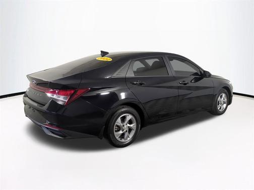 2022 Hyundai ELANTRA SE