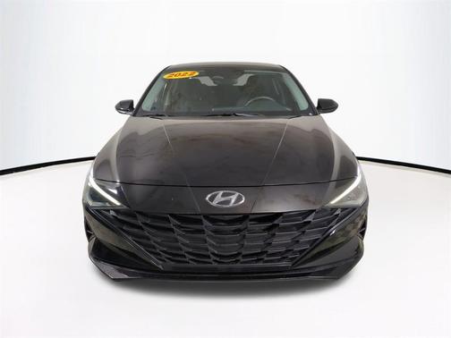 2022 Hyundai ELANTRA SE