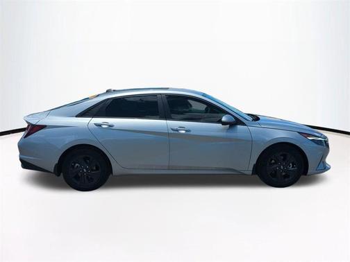 Shimmering Silver Pearl 2023 Hyundai ELANTRA SEL