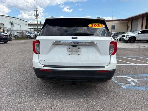 Star White Metallic Tri-Coat 2022 Ford Explorer XLT