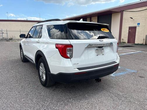 Star White Metallic Tri-Coat 2022 Ford Explorer XLT