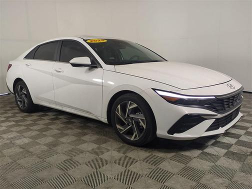 2025 Hyundai ELANTRA SEL