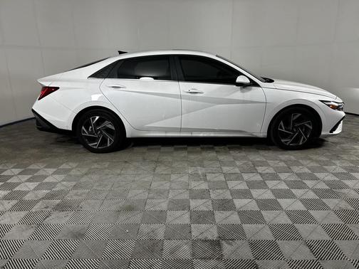 2025 Hyundai ELANTRA SEL