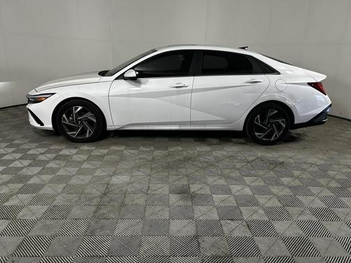 2025 Hyundai ELANTRA SEL