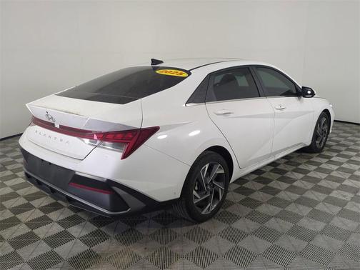 2025 Hyundai ELANTRA SEL