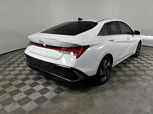 2025 Hyundai ELANTRA SEL