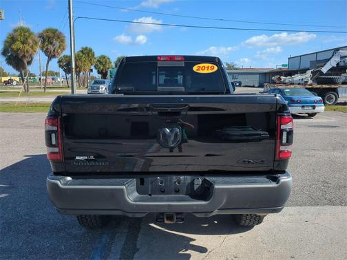 2019 RAM 2500 Laramie Crew Cab 4x4 6'4' Box
