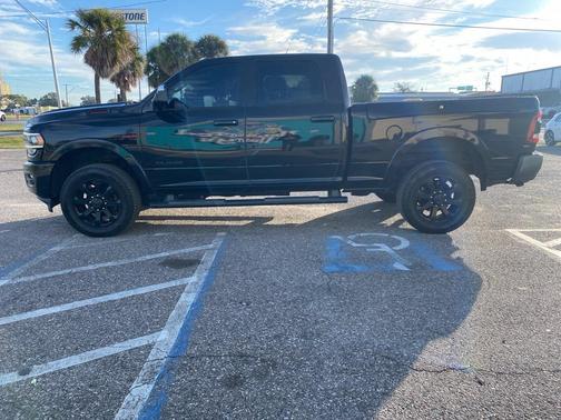 2019 RAM 2500 Laramie Crew Cab 4x4 6'4' Box