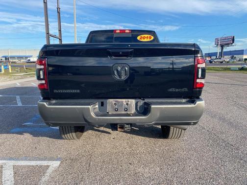 2019 RAM 2500 Laramie Crew Cab 4x4 6'4' Box
