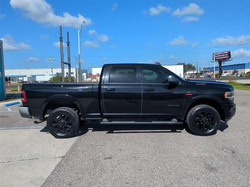 2019 RAM 2500 Laramie Crew Cab 4x4 6'4' Box