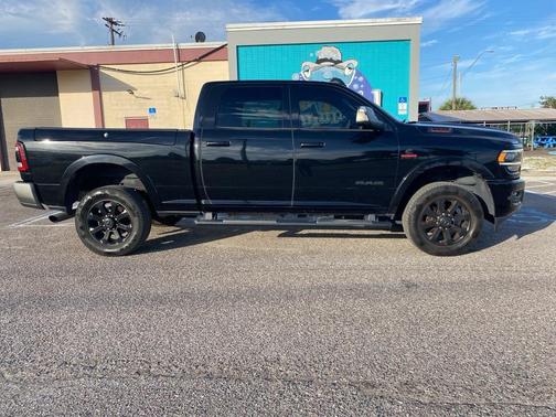 2019 RAM 2500 Laramie Crew Cab 4x4 6'4' Box