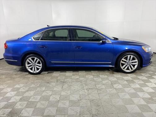 2017 Volkswagen Passat 1.8T SE w/Technology