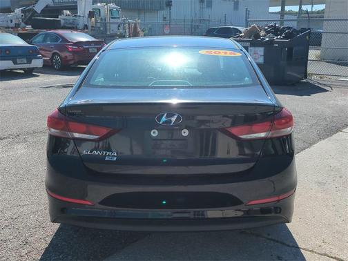 2018 Hyundai ELANTRA SE