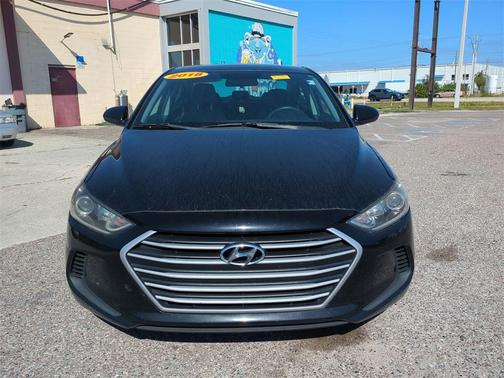 2018 Hyundai ELANTRA SE