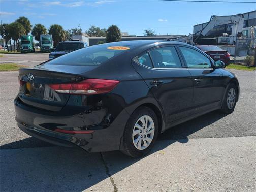 2018 Hyundai ELANTRA SE