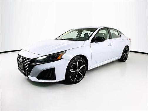 2023 Nissan Altima SR FWD