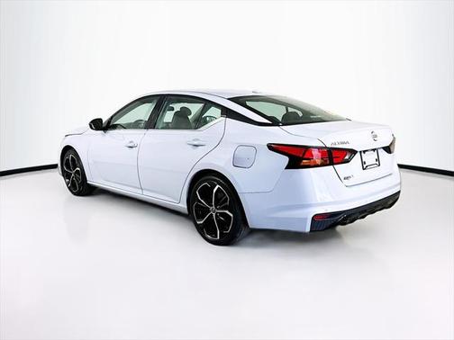 2023 Nissan Altima SR FWD