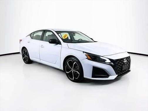 2023 Nissan Altima SR FWD