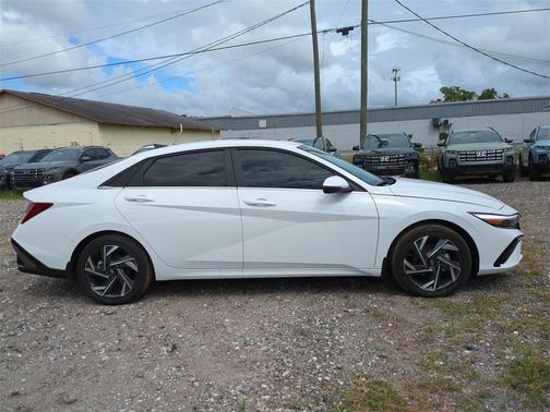 2025 Hyundai ELANTRA Limited