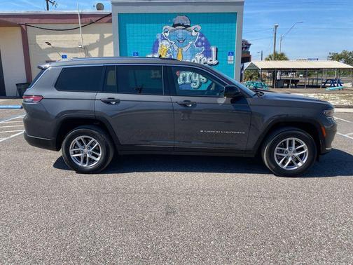 2022 Jeep Grand Cherokee L Laredo
