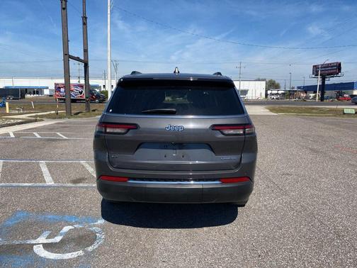 2022 Jeep Grand Cherokee L Laredo