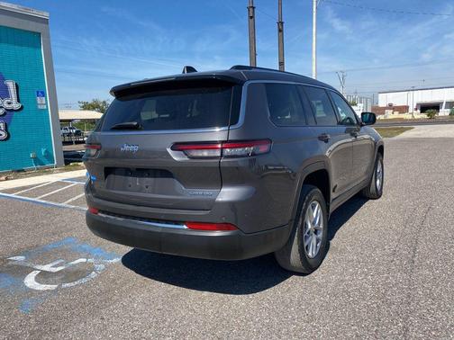 2022 Jeep Grand Cherokee L Laredo