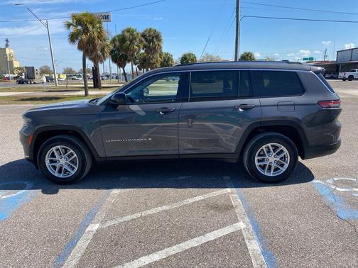 2022 Jeep Grand Cherokee L Laredo