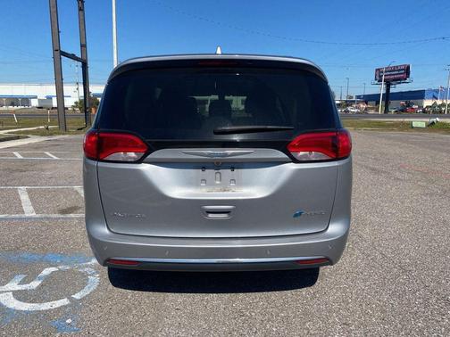 2018 Chrysler Pacifica Hybrid Limited