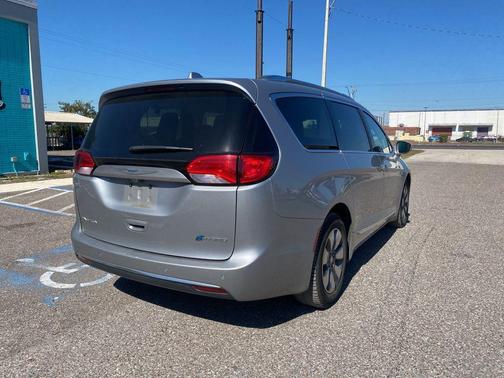2018 Chrysler Pacifica Hybrid Limited