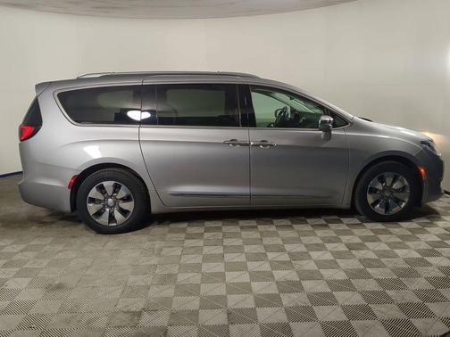 2018 Chrysler Pacifica Hybrid Limited