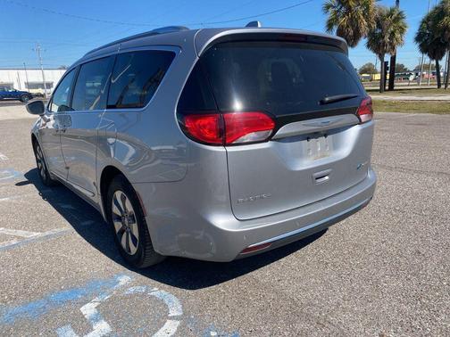 2018 Chrysler Pacifica Hybrid Limited