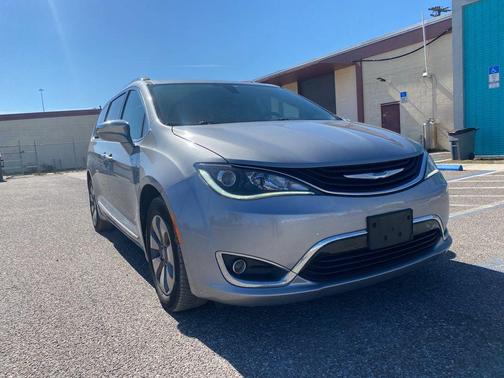 2018 Chrysler Pacifica Hybrid Limited