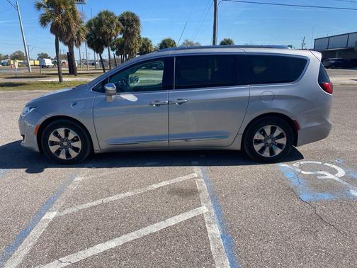 2018 Chrysler Pacifica Hybrid Limited