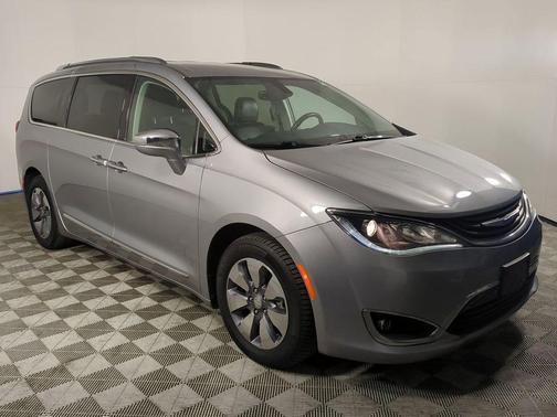 2018 Chrysler Pacifica Hybrid Limited