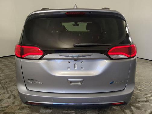 2018 Chrysler Pacifica Hybrid Limited