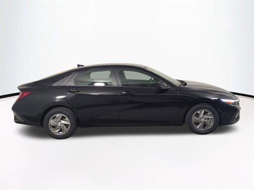 Abyss Black 2025 Hyundai ELANTRA SE